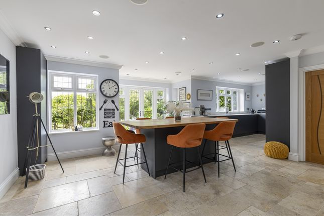 5 bed detached house