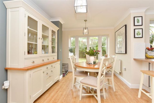 5 bed detached house