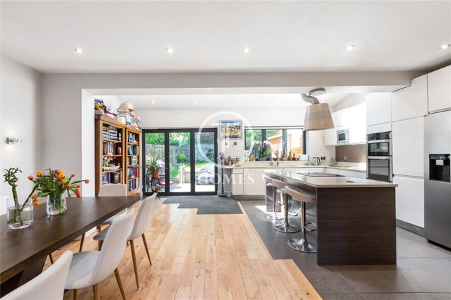 Park View Gardens, London, NW4 3 bed semi