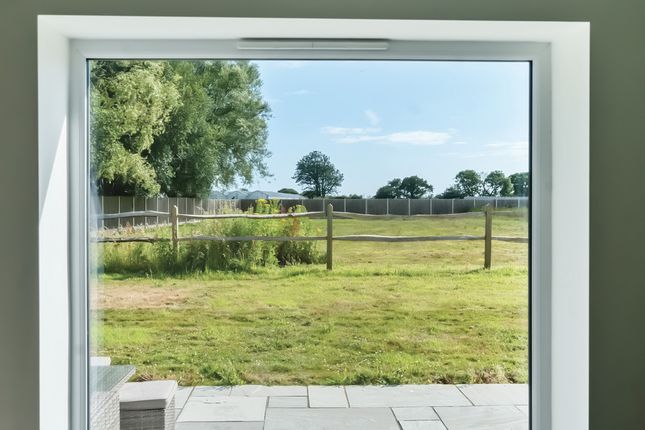 5 bed detached house