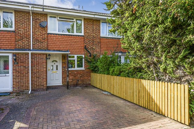 Lambourne Way, Farnham GU10 2 bed terraced house for sale