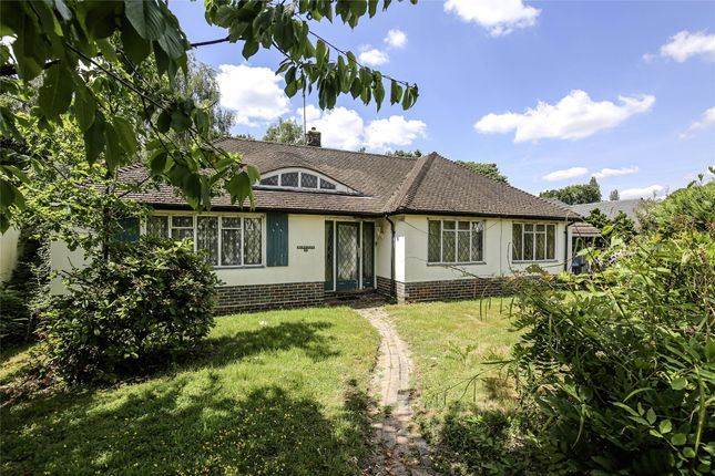 Paddock Way, Oxted, Surrey, RH8 3 bed bungalow for sale