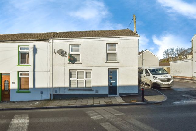 3 bed end terrace house