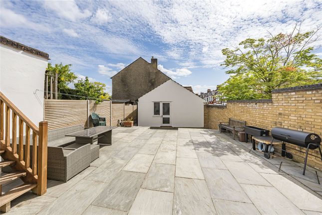 Kenilworth Avenue, London, SW19 2 bed apartment for sale