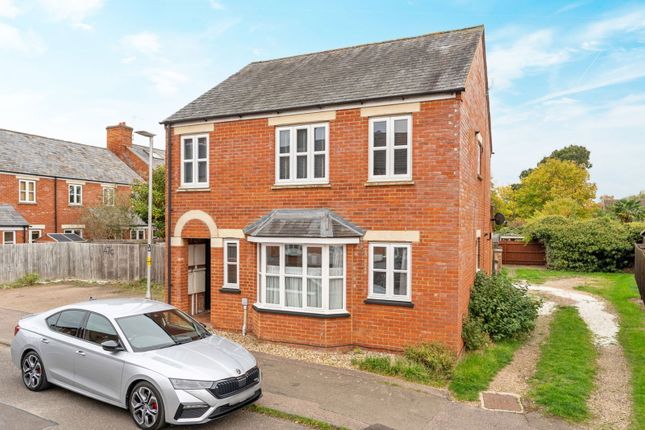 Newton Street, Olney, MK46 4BS 2 bed ground floor flat for sale