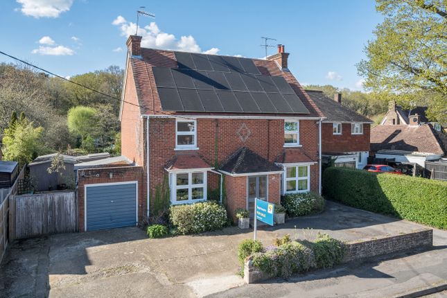 Yew Tree Road, Godalming GU8 4 bed detached house for sale