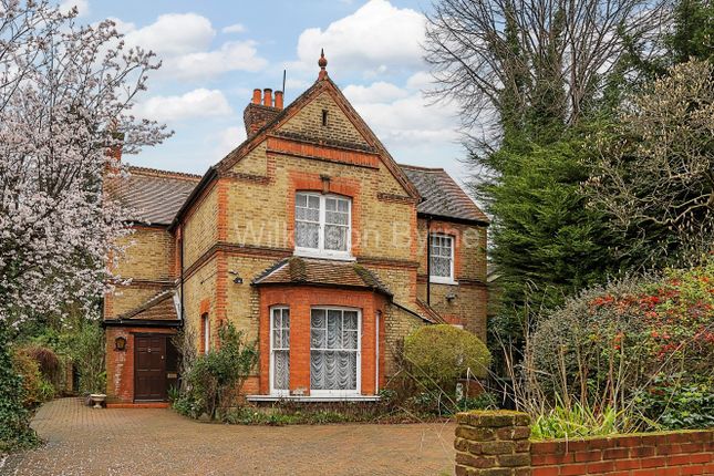 Wellington Road, Bush Hill Park EN1 5 bed detached house for sale