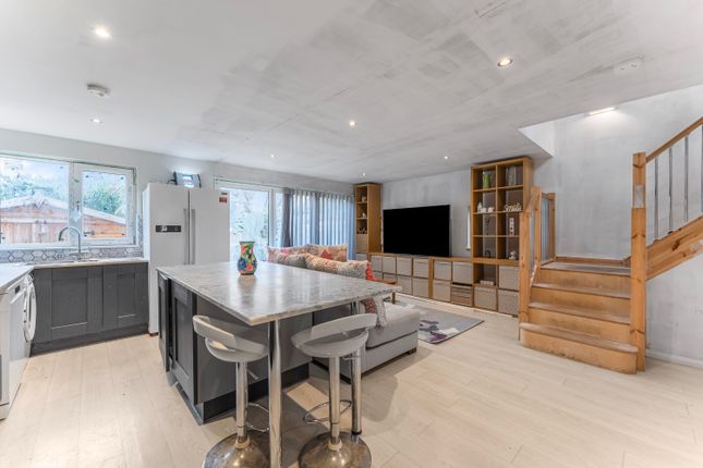 2 bed detached bungalow