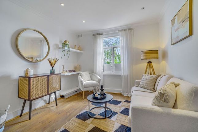 14 Angles Road, London SW16 2 bed flat for sale