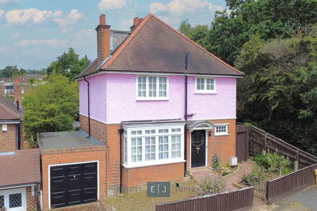 The Uplands, Loughton IG10 4 bed detached house for sale