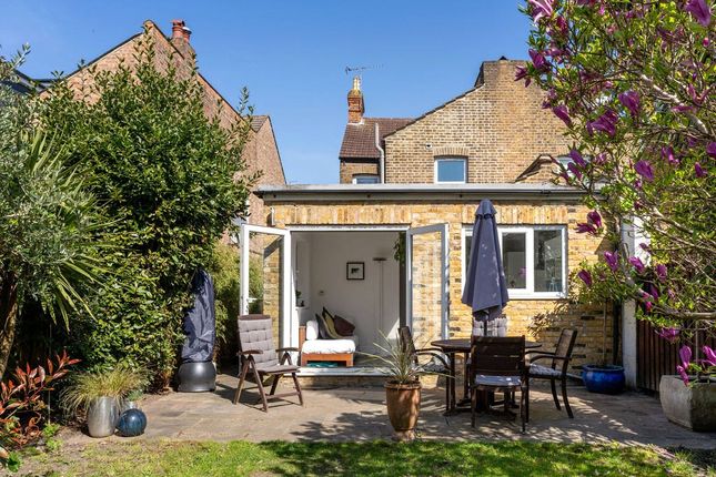 Mill Plat Avenue, Isleworth, TW7 3 bed semi