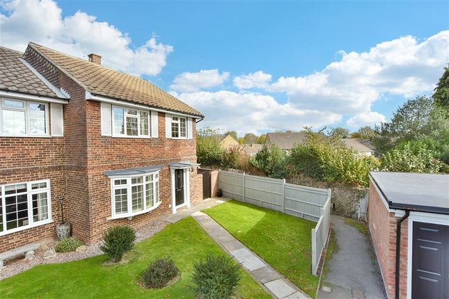 Edmund Close, Meopham, Gravesend, Kent 2 bed end of terrace house for sale