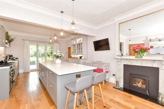 5 bed detached house