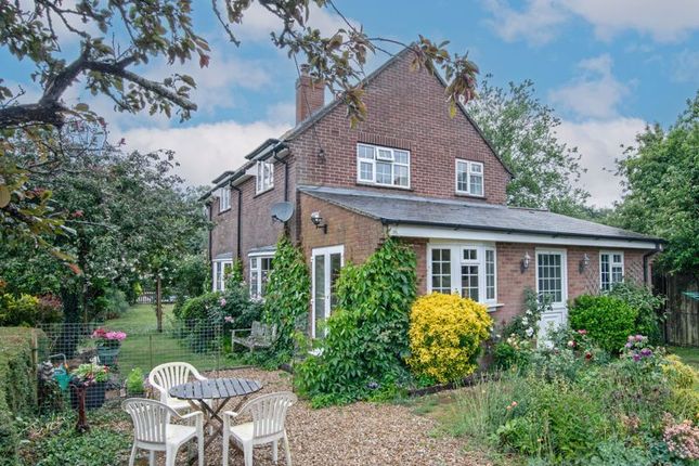 Lawrence Lane, Fordingbridge SP6 3 bed equestrian property for sale