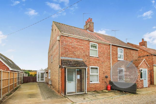 Centre Vale, Dersingham, King's Lynn... 3 bed semi