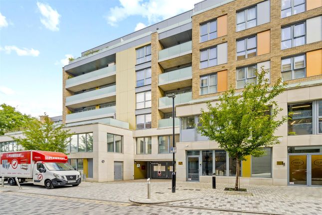 Cross Lane, London N8 Studio for sale