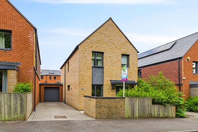 Forester Walk, Bordon, Hampshire, GU35 3 bed detached house for sale