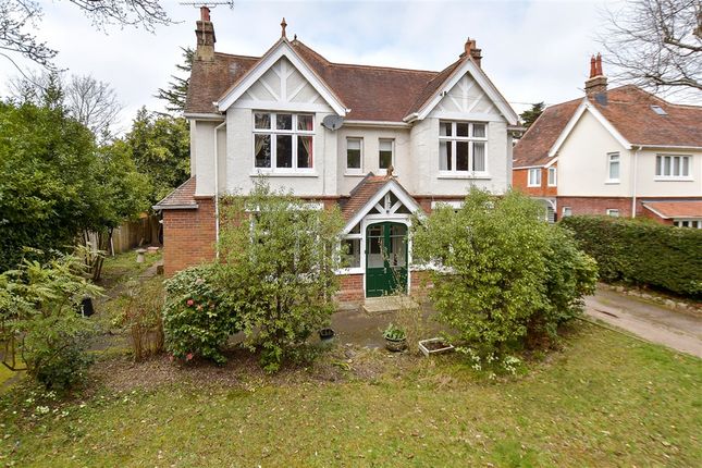 6 bed detached house