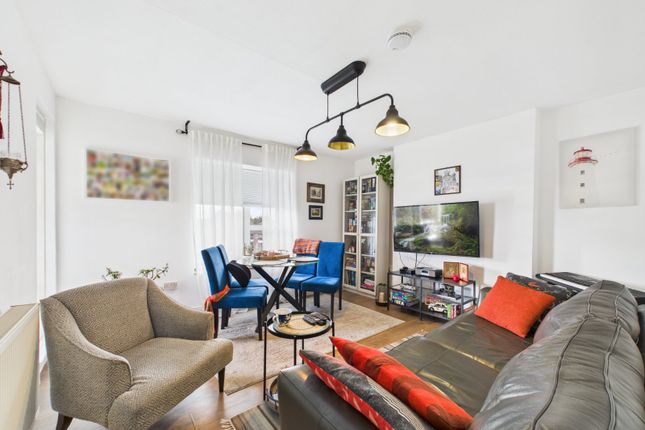 Lindfield Road, Romford RM3 3 bed apartment for sale