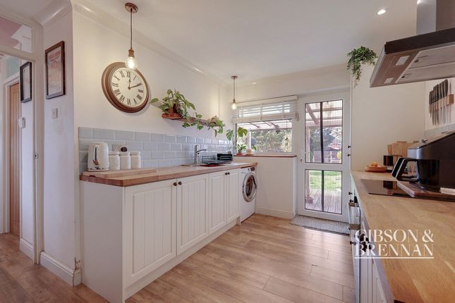 2 bedroom semi-detached house for sale