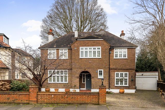 Foxgrove Avenue, Beckenham, Kent, BR3 4 bed detached house for sale