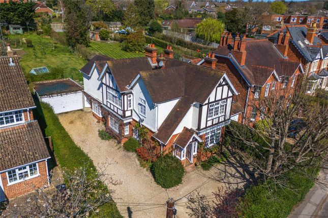 5 bed detached house