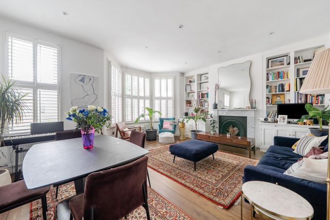 Wrentham Avenue, London NW10 3 bed flat for sale