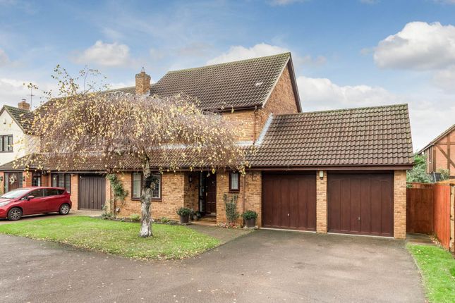 Tabard Gardens, Newport Pagnell MK16 4 bed detached house for sale