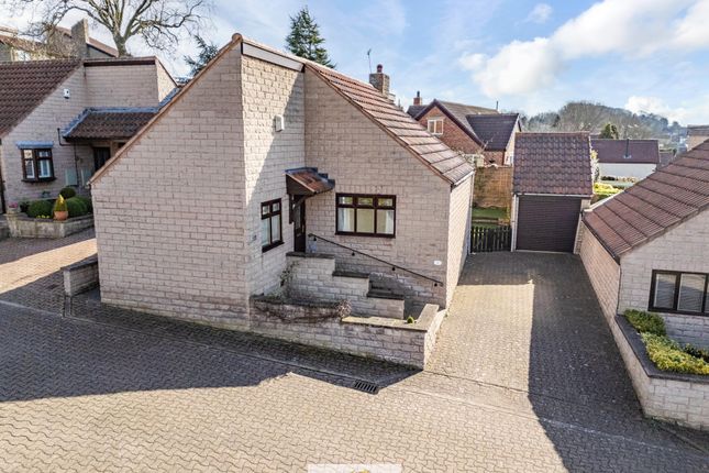 Street Farm Close, Sheffield S26 3 bed detached bungalow for sale