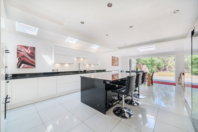 Pennington Drive, Weybridge, KT13 6 bed detached house for sale