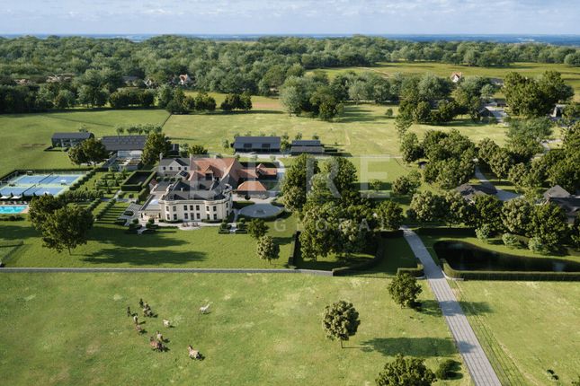 6 bed detached house