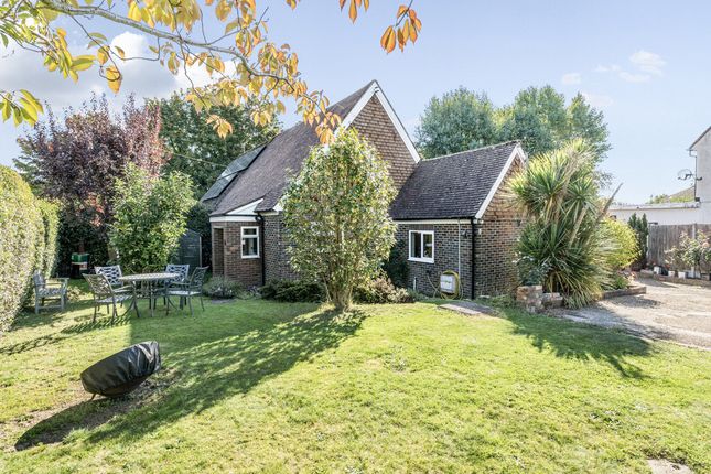 Stane Street Close, Pulborough, RH20 3 bed semi