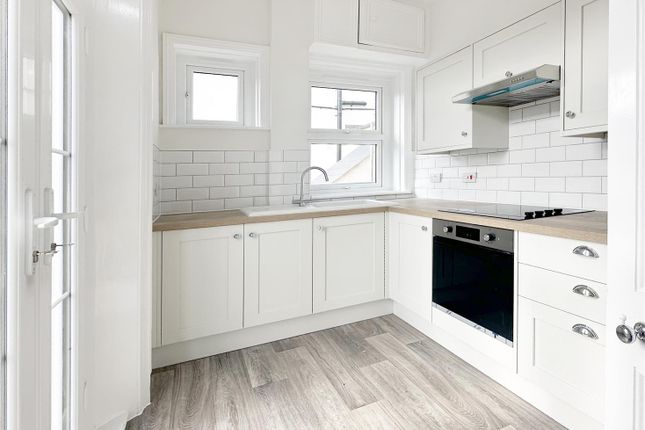 Pleydell Gardens, Folkestone 2 bed apartment for sale