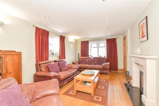 Buckingham Road, Petersfield, Hampshire 3 bed semi