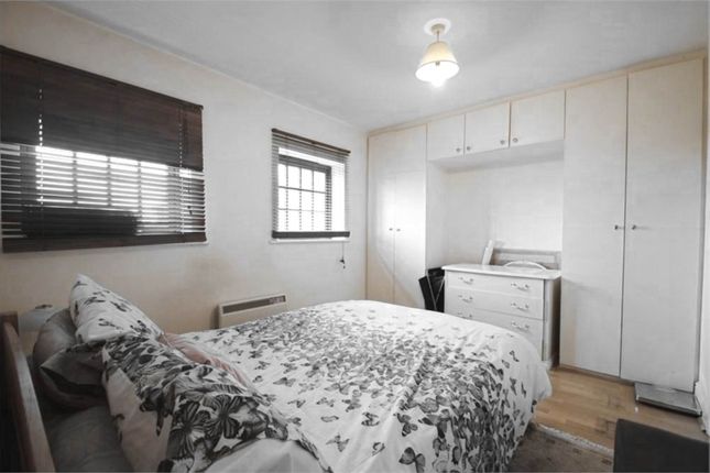 Comer Crescent, Southall 2 bed apartment for sale