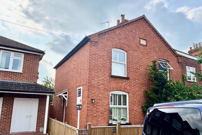Clarence Street, Egham, Surrey, TW20 2 bed semi