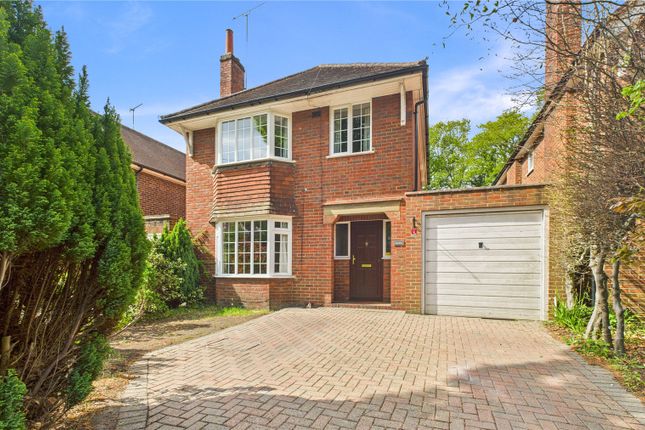 Common Close, Surrey GU21 3 bed detached house for sale