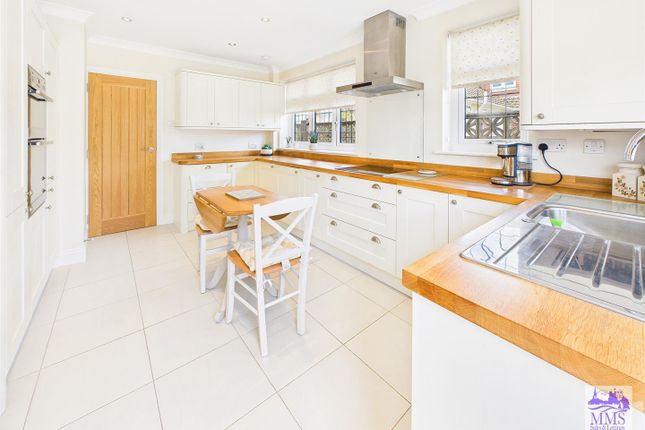 Deerhurst Close, Longfield 2 bed detached bungalow for sale