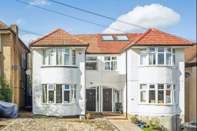 Oakleigh Drive, Croxley Green... 3 bed semi