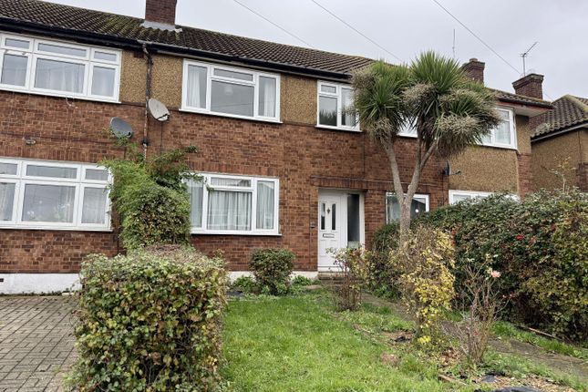 Glenton Close, Romford RM1 3 bed terraced house for sale