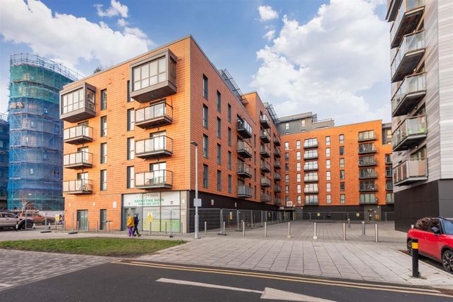 Railway Terrace, Slough 2 bed flat for sale