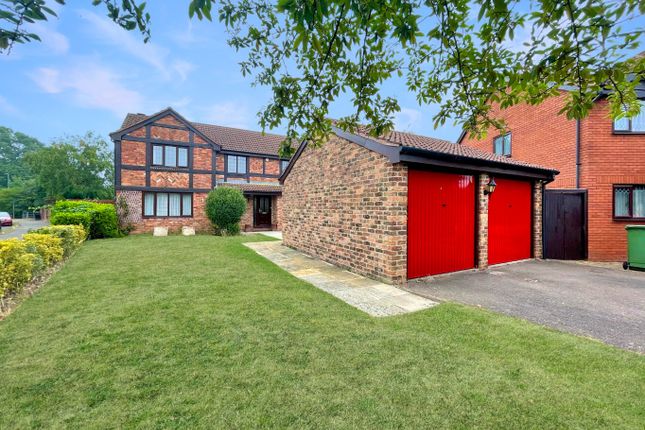Copthorne, Luton, Bedfordshire, LU2 8RL 4 bed detached house for sale