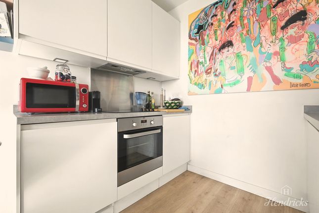 Harbard Close, Barking, IG11 8 1 bed flat for sale