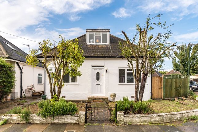 Rosecroft Gardens, Twickenham TW2 3 bed bungalow for sale