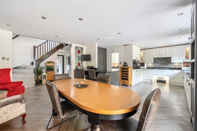 Hillside, Reading RG7 6 bed detached house for sale
