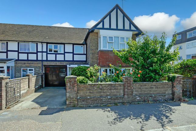 Irvine Road, Littlehampton BN17 4 bed semi