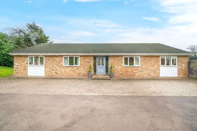 Megg Lane, Kings Langley WD4 3 bed bungalow for sale