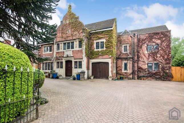 6 bedroom detached house for sale