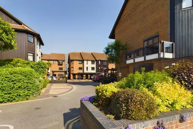 Calshot Court, Ocean Village, SO14 3 bed house for sale