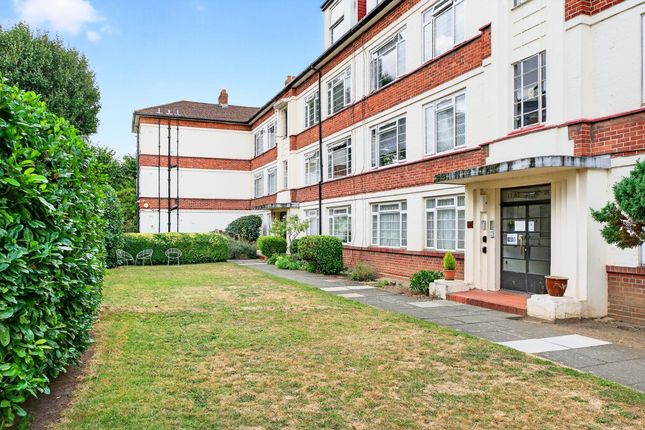 Manor Vale, Brentford TW8 3 bed flat for sale